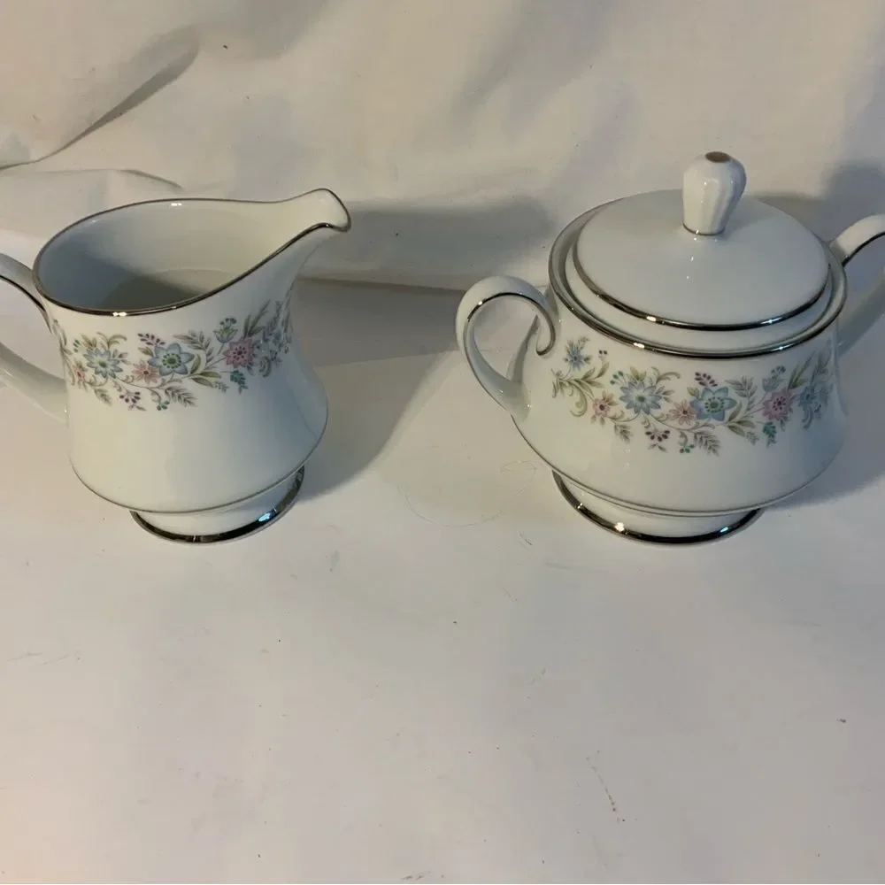 New Contemporary by Noritake Blythe 2037 Creamer and Sugar